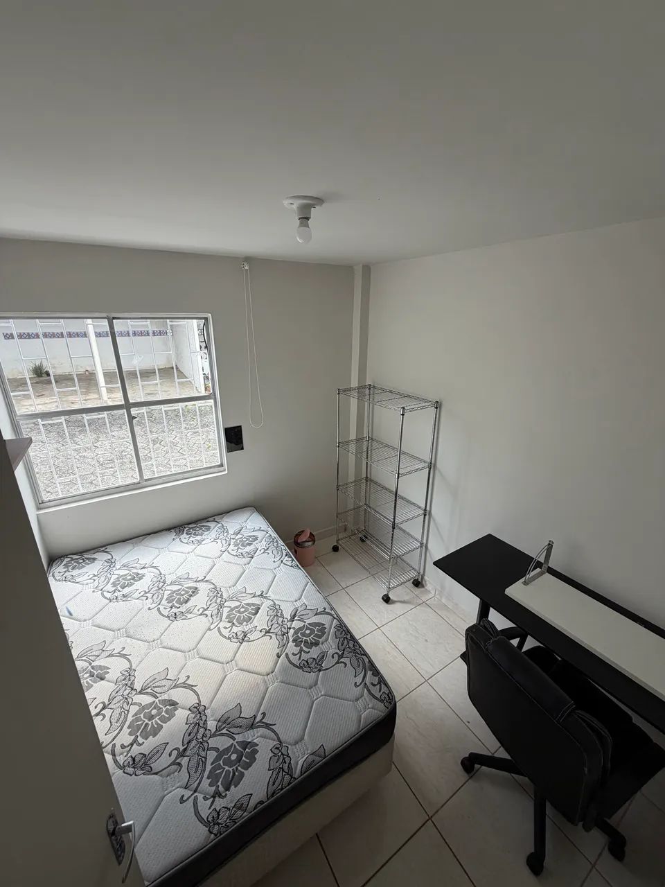 Quarto em apartamento coqueiros - Foto 2