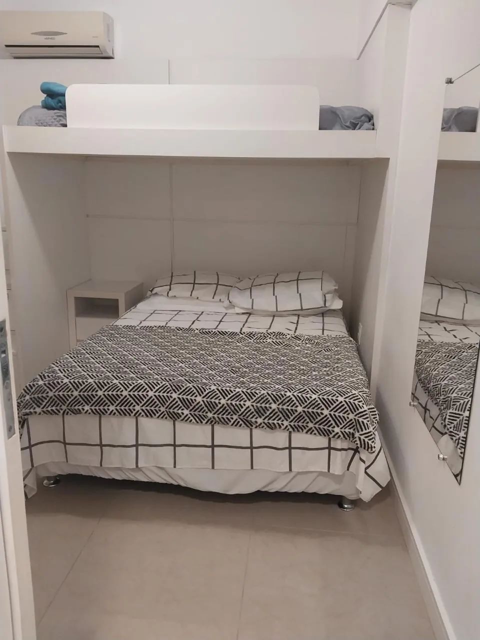 Vendo cama casal ( base com colchão conjugado) 