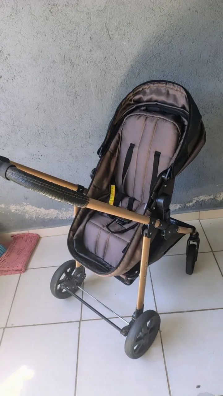 Carrinho de bebê com bebê conforto  - Foto 2
