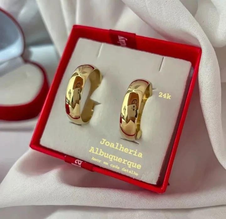 PAR DE ALIANÇAS BANHADAS A OURO 24KILATES 