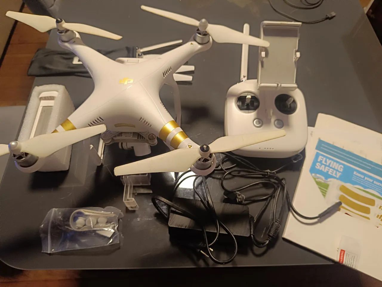 DRONE DJI PHANTON 3 PROFESSIONAL em Excelente estado, pouco uso, bateria reserva.nova 