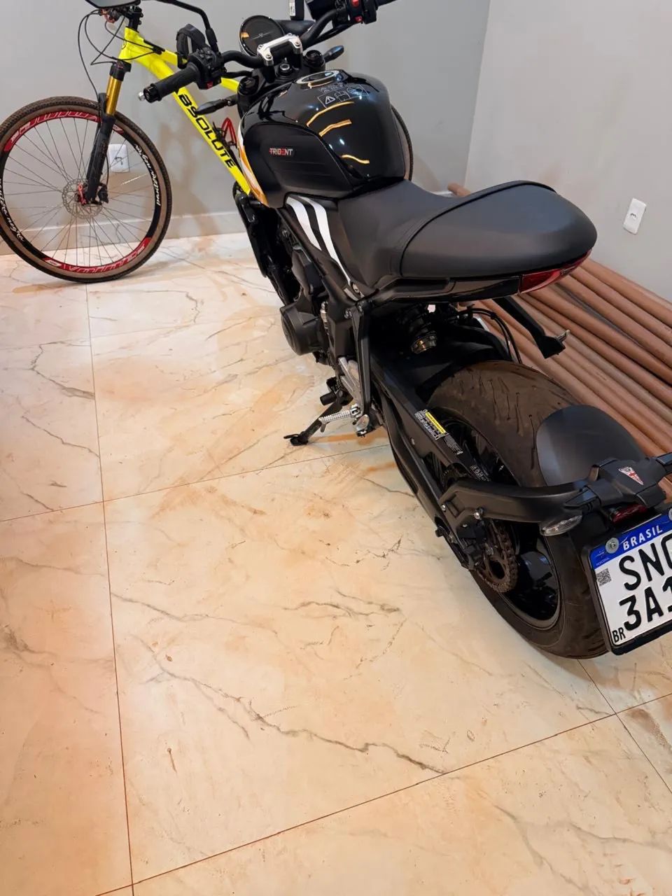 Triumph trident 660