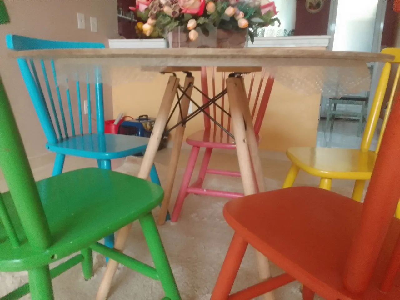 Mesa com 5 cadeiras em bom estado  - Foto 4