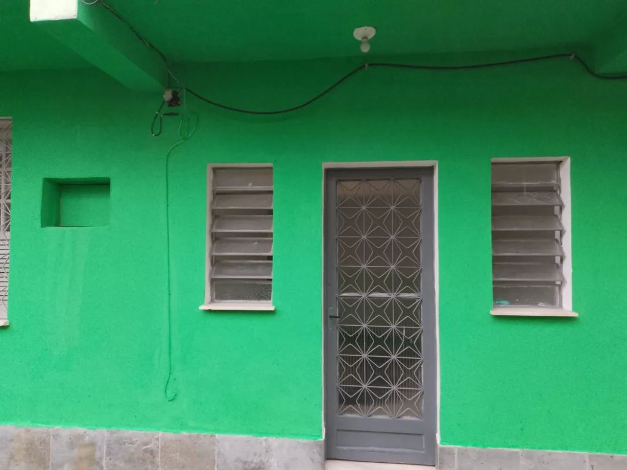 Aluga se casa de Vila térrea 