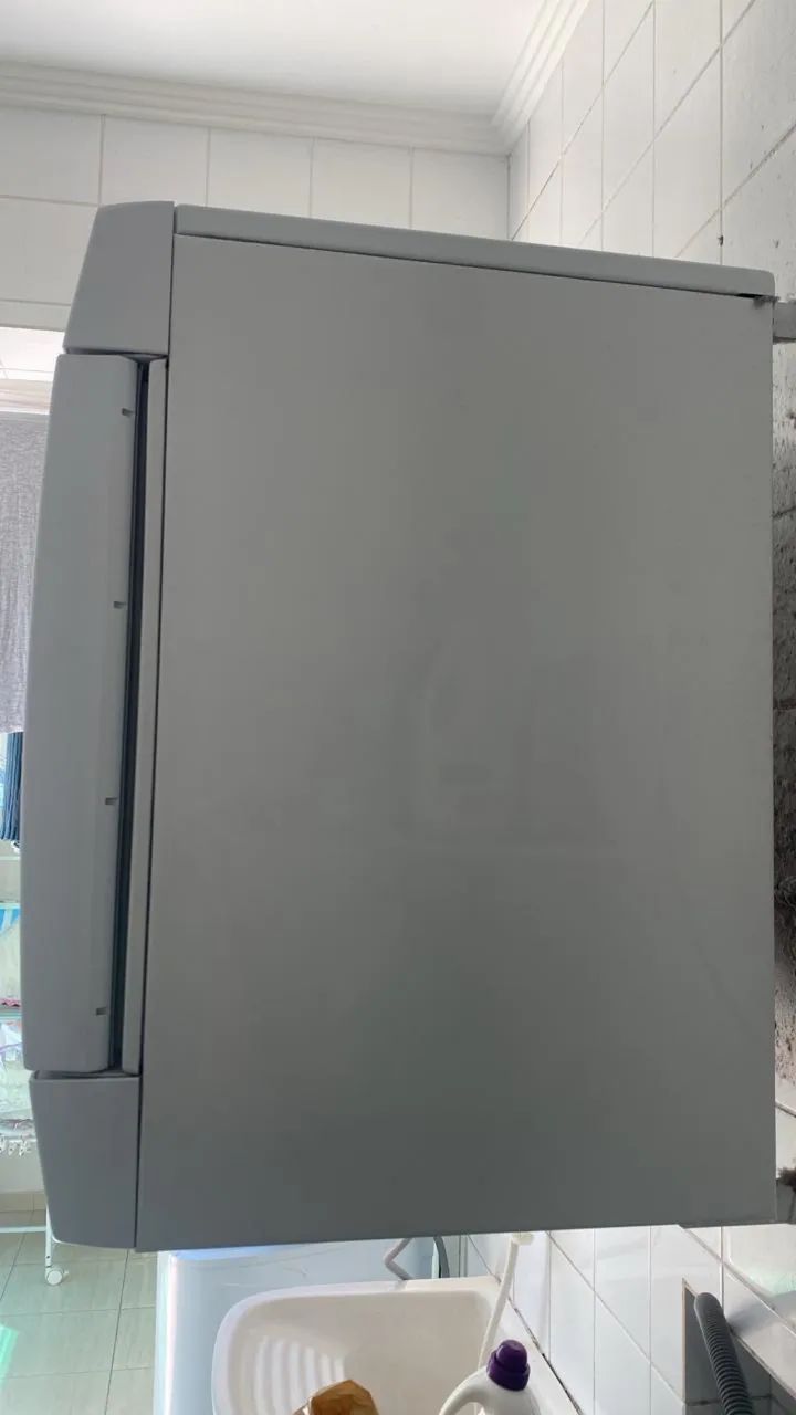 Vendo Secadora de roupas Brastemp suspensa 10kg - Foto 4