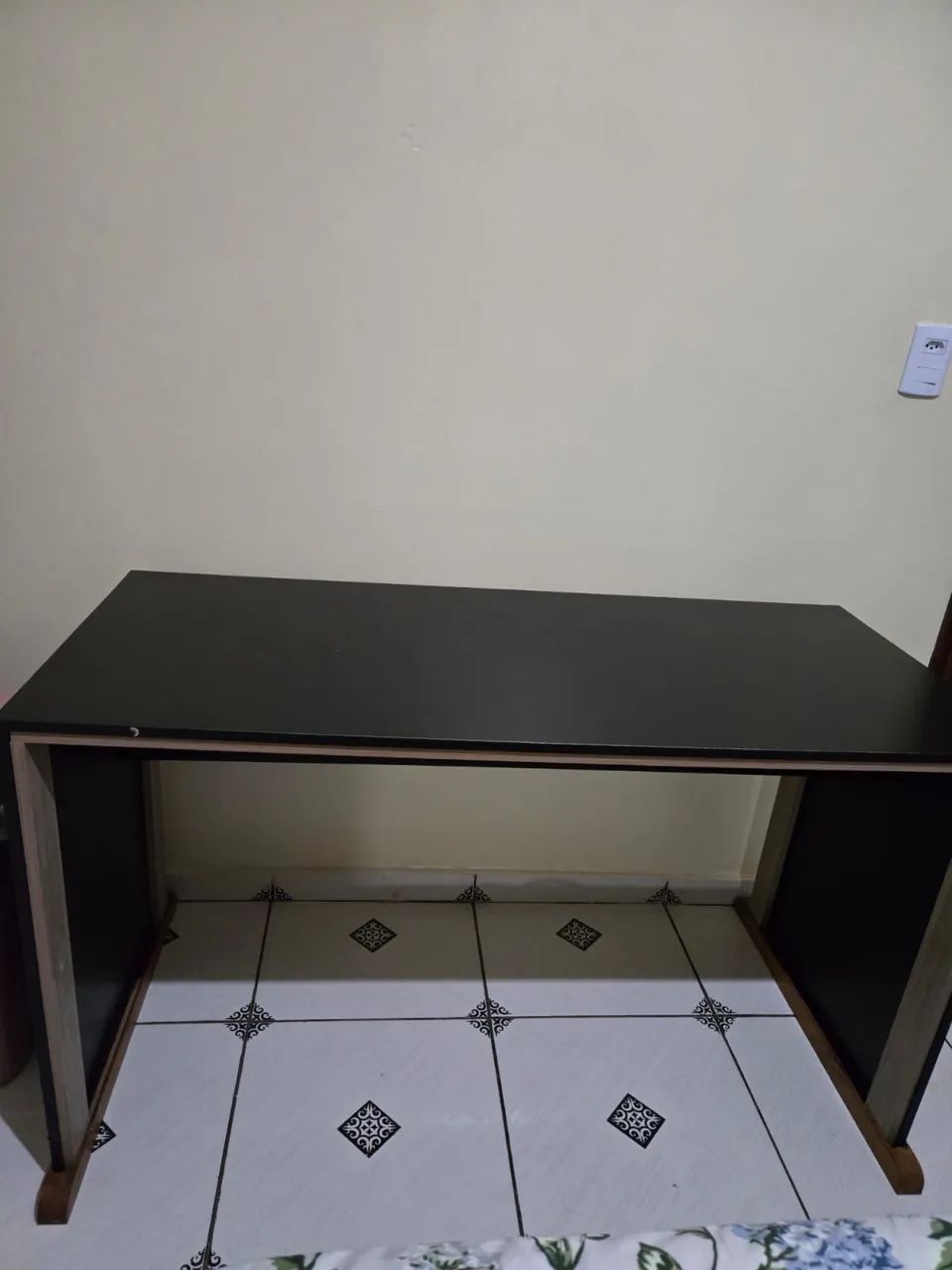 Mesa preta perfeito estado