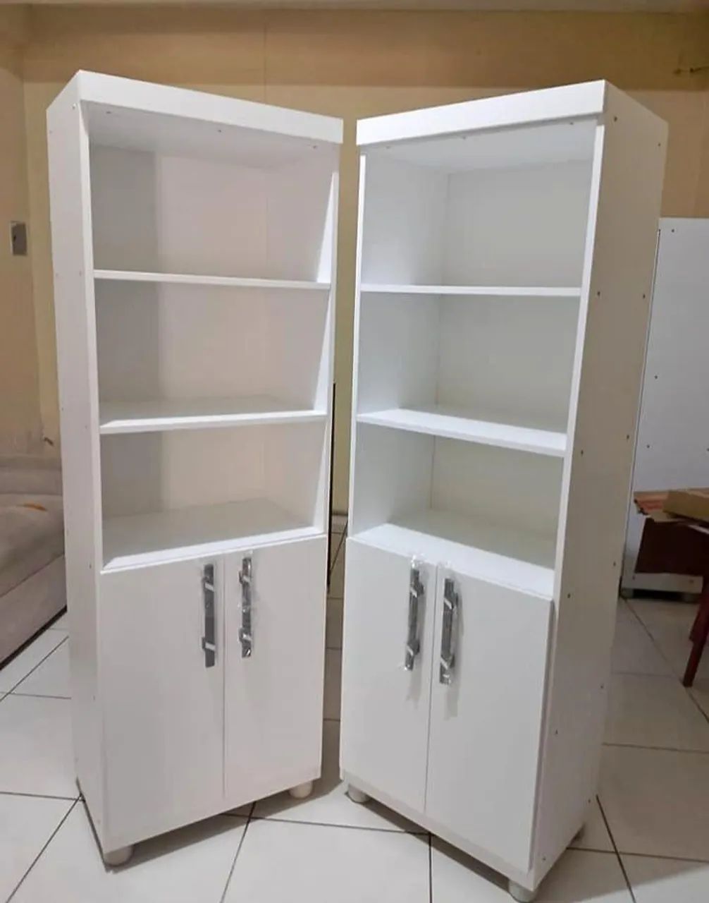 MULTIUSO COM PORTA EM BAIXO 