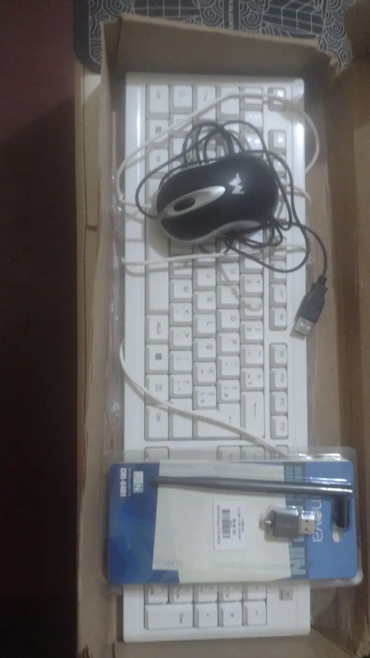 Kit composto de Teclado Mouse e Antena Wi Fi