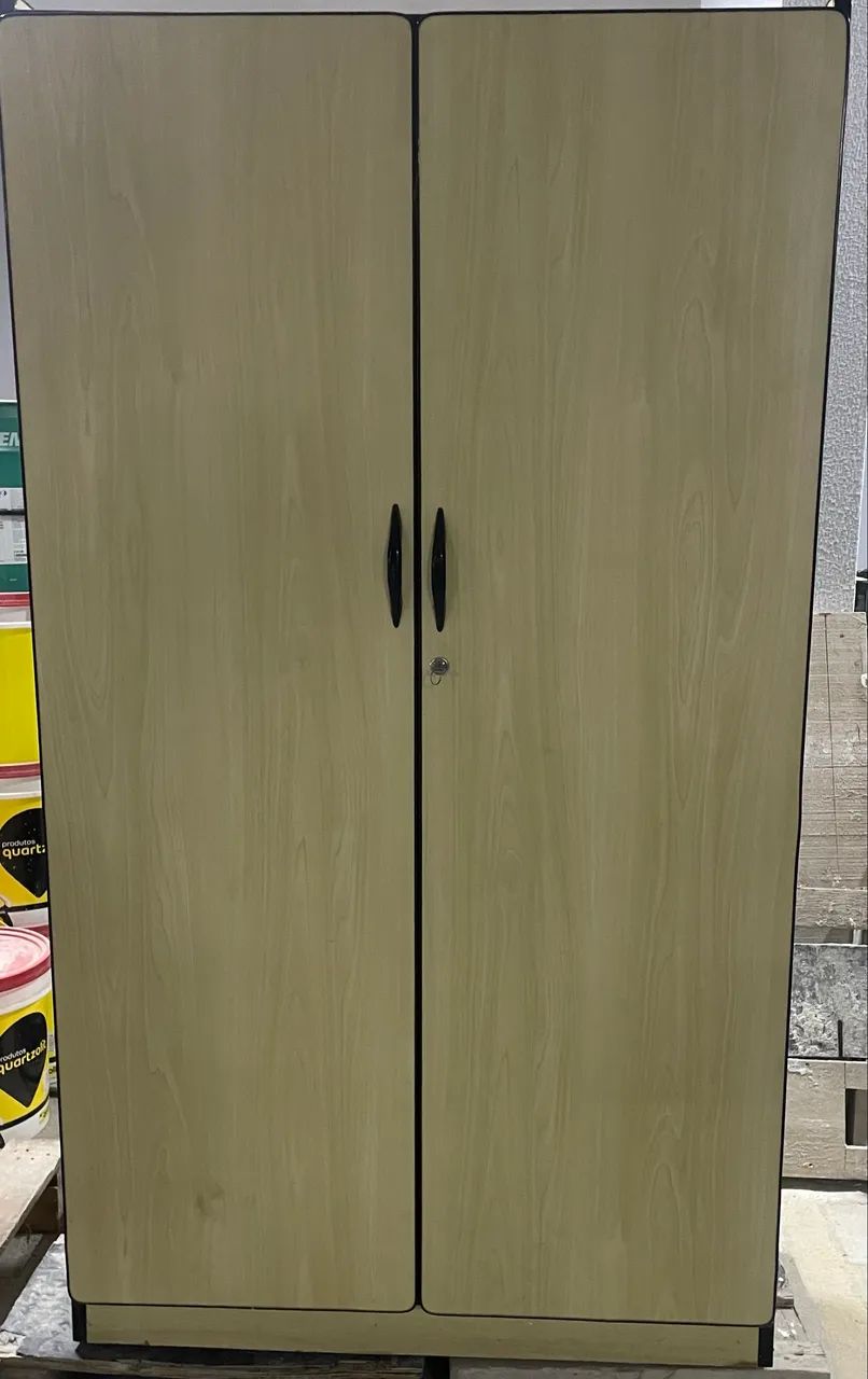 Armário de 2 portas em MDF