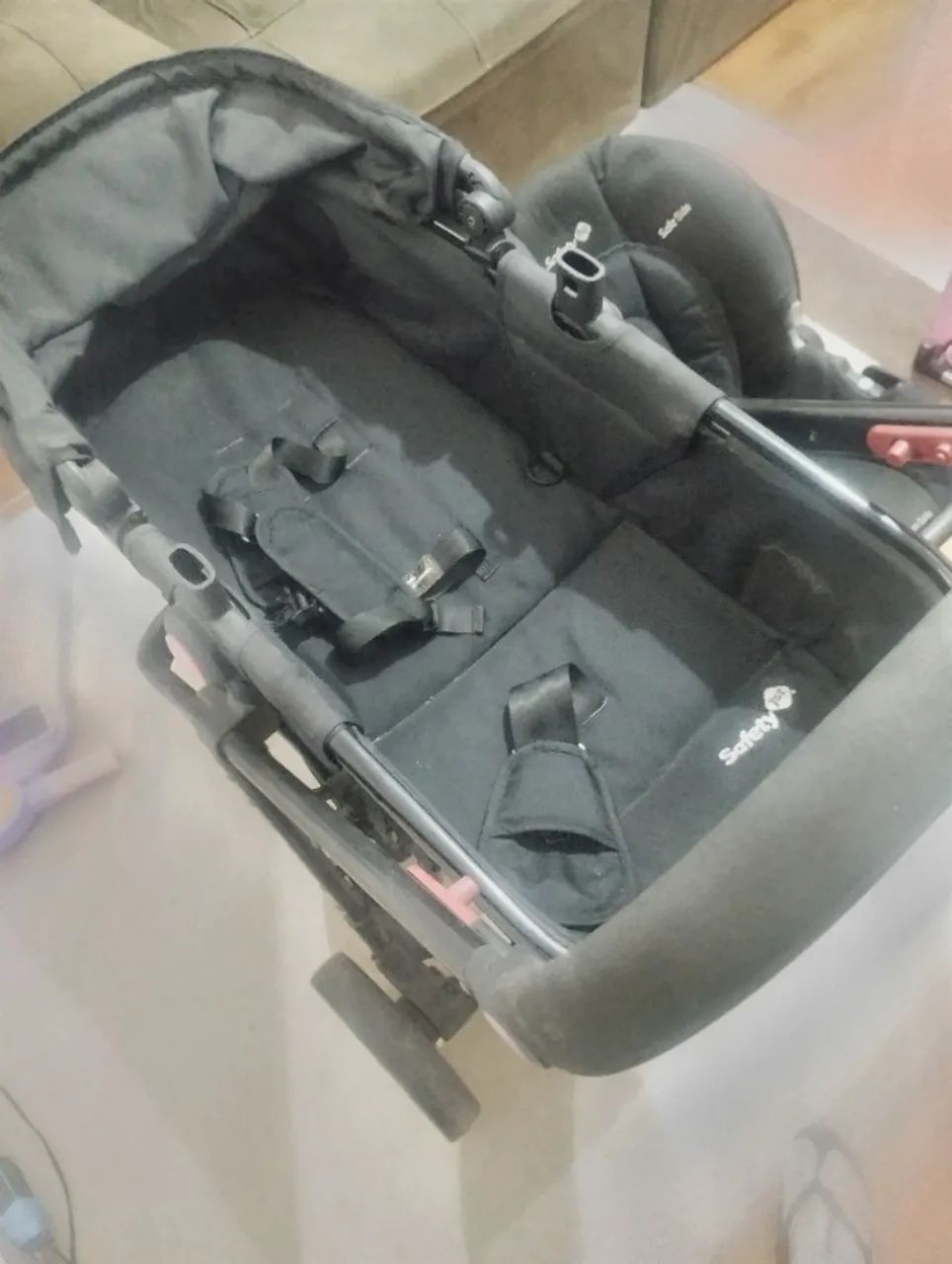 Vendo kit carrinho e bebê conforto marca safety 1st  - Foto 2