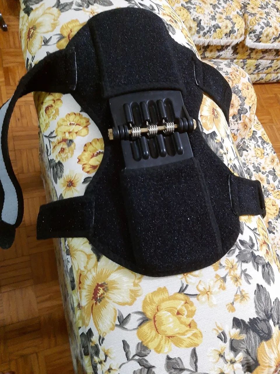 Joelheira com molas  - Foto 2
