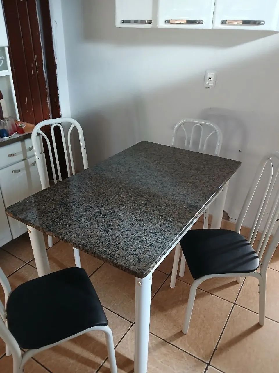 Mesa de mármore com 4 cadeiras branca - Foto 2