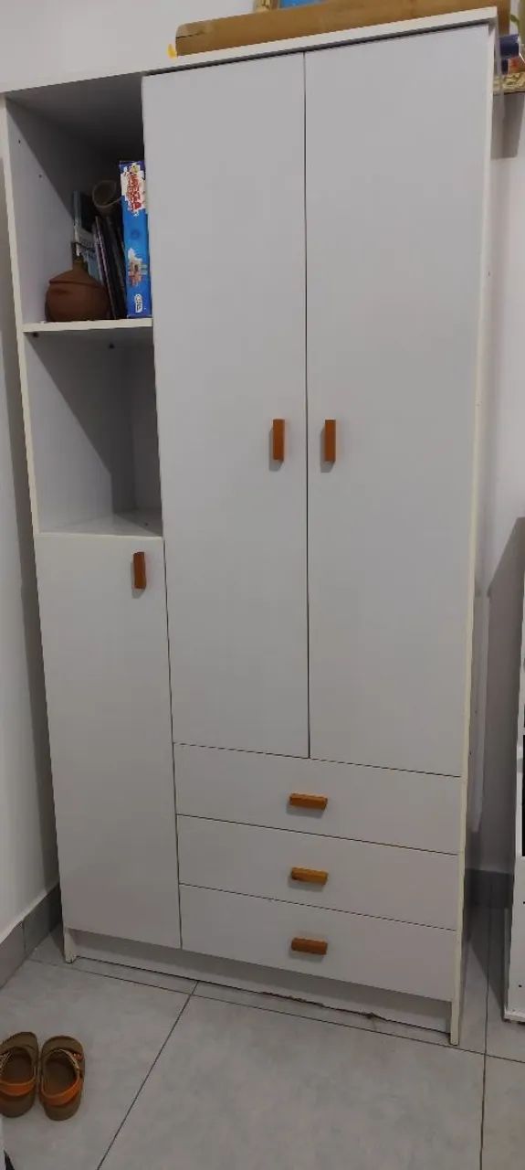 Guarda-roupa e cômoda infantil 