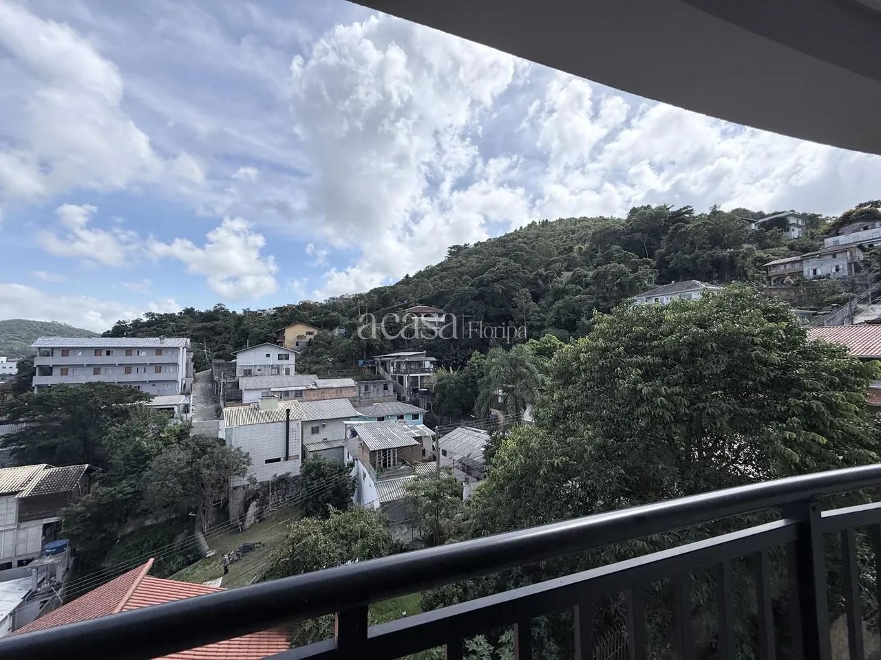 Apartamento de 2 dormitórios, sendo 1 suíte no bairro Saco Grande - Foto 3
