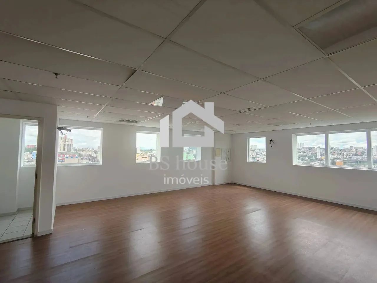 Sala para Alugar com 127 m² e 3 Garagens no Bairro Rudge Ramos em SBC