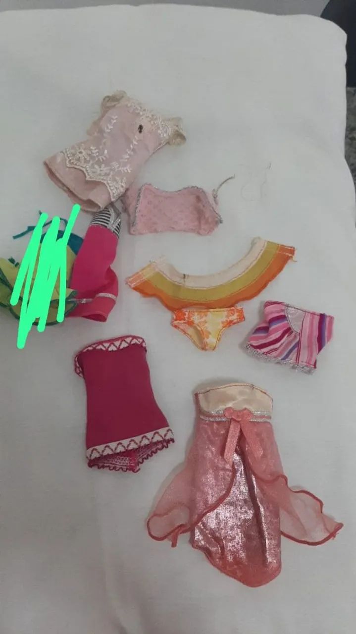 Lote Barbies e acessórios  - Foto 2