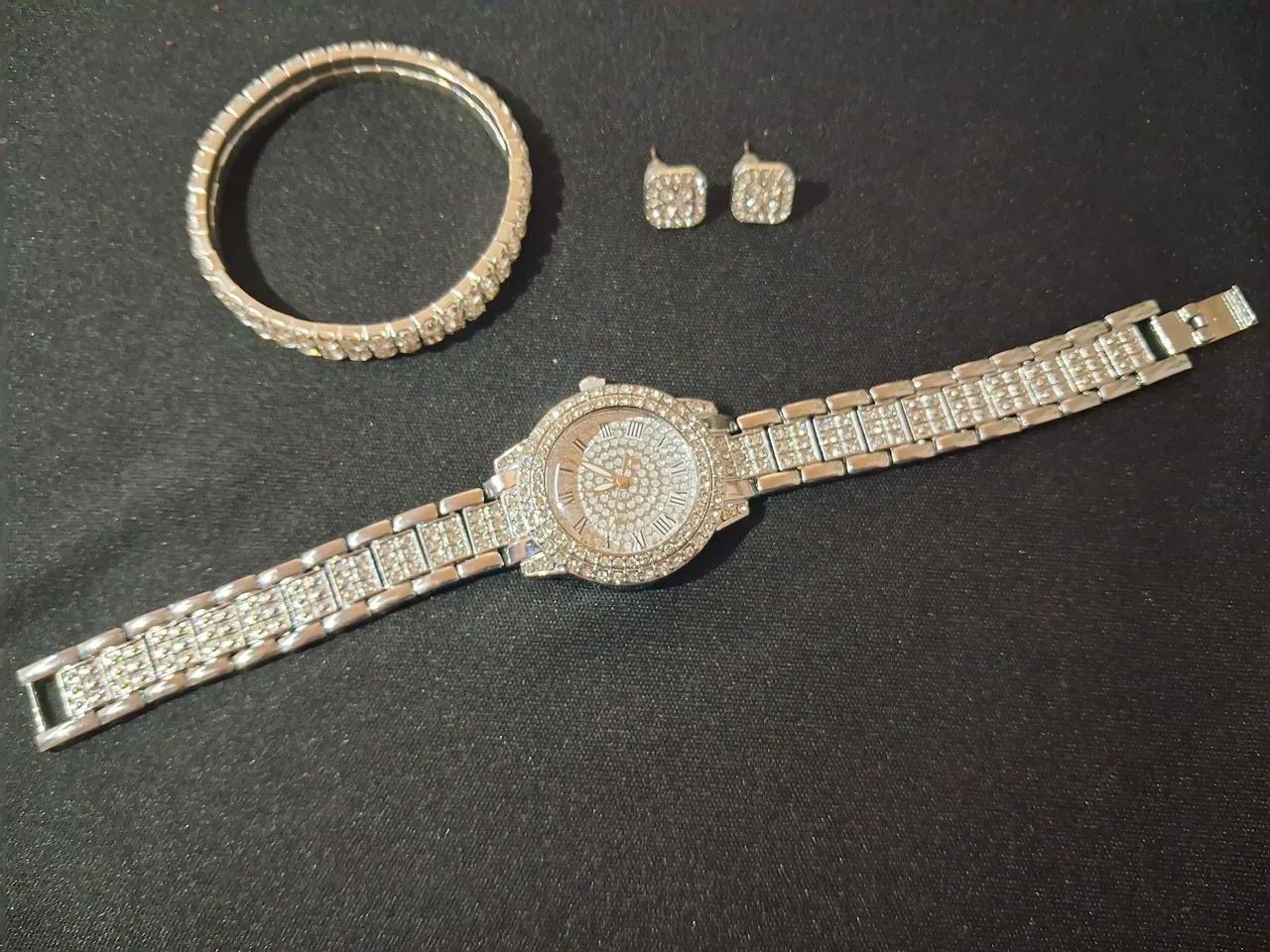 Conjunto Relógio pulseira e brincos  - Foto 3