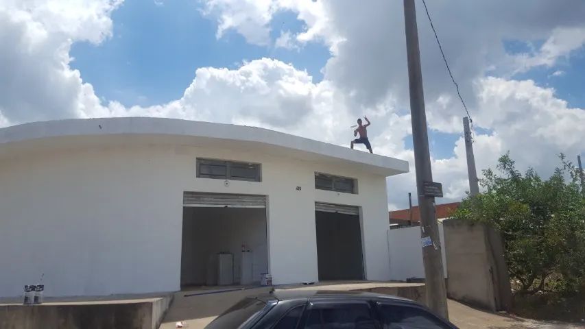 Conjunto de salões e terreno anexo