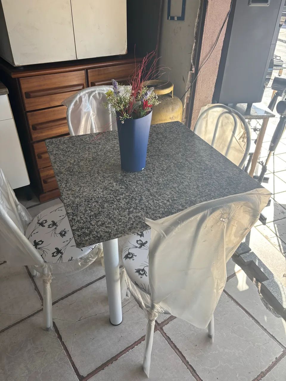 Mesa de granito 4 cadeiras nova  - Foto 5
