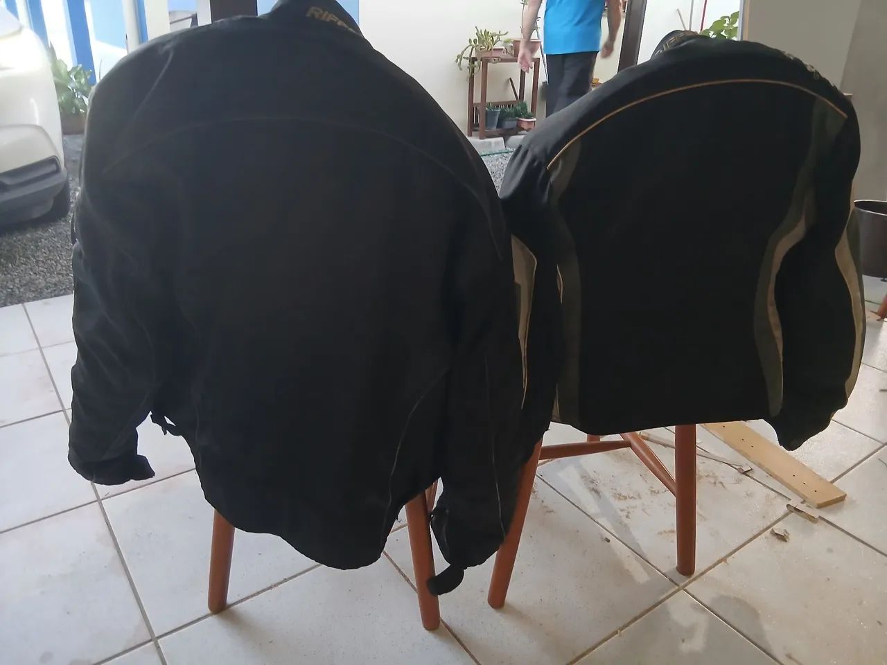 Jaquetas e capacetes  - Foto 2