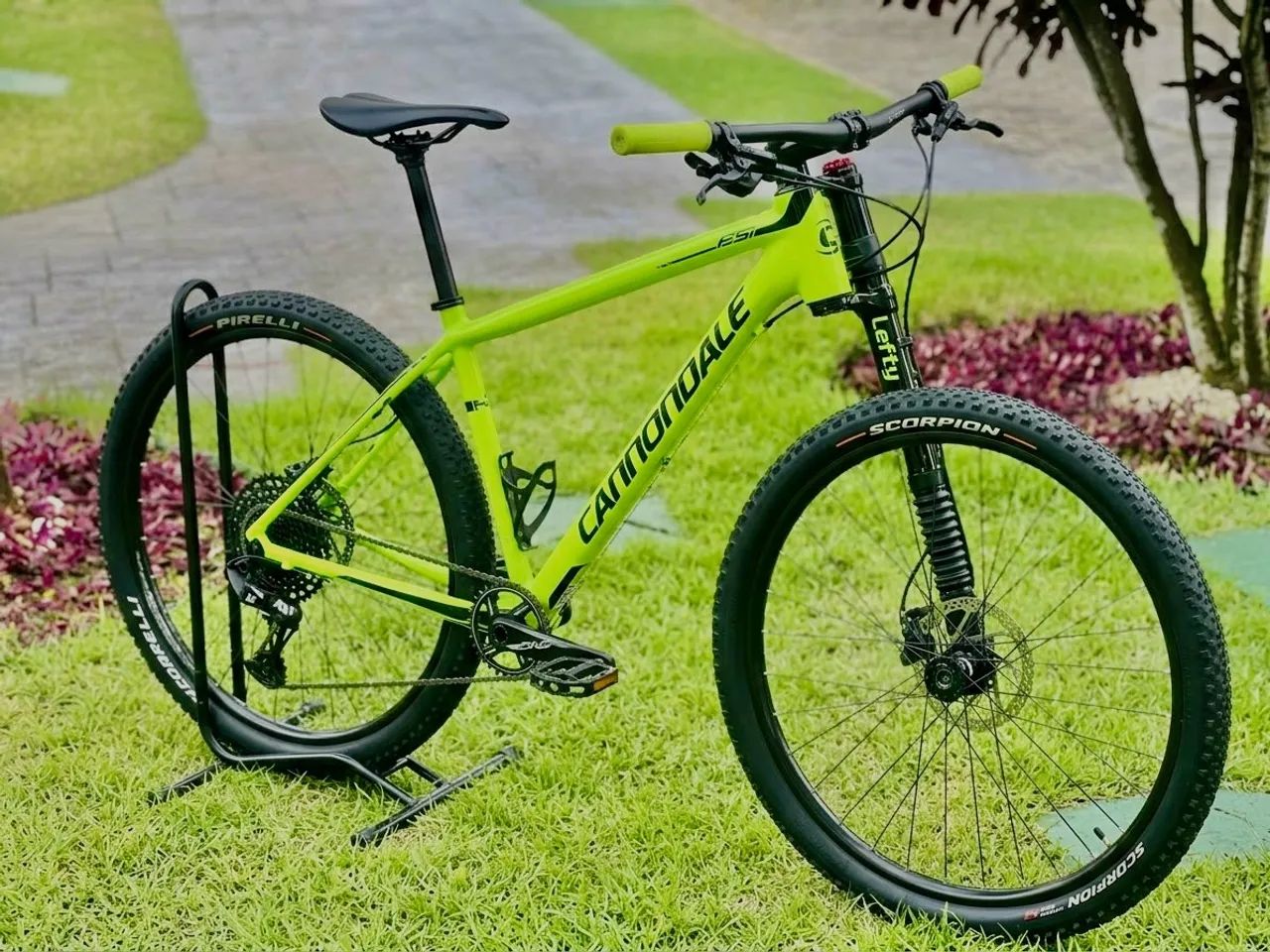 Cannondale FSI Carbono com suspensão Lefty