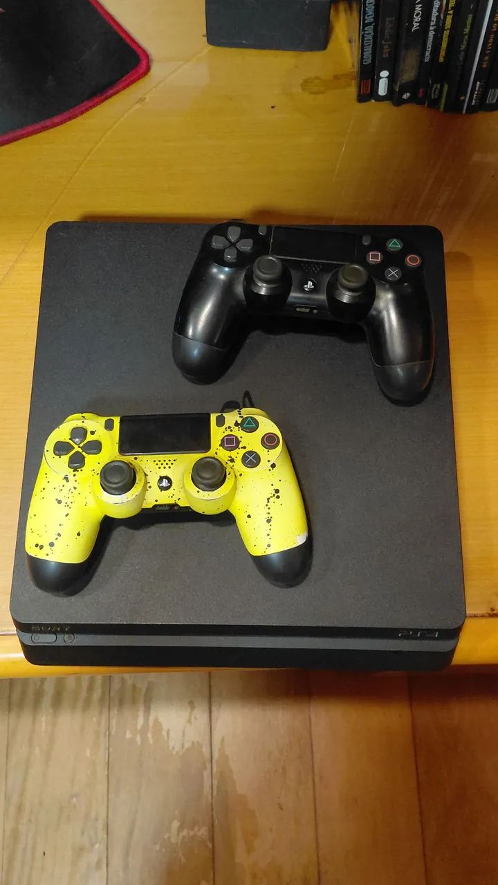 Ps4 slim com dois controles 