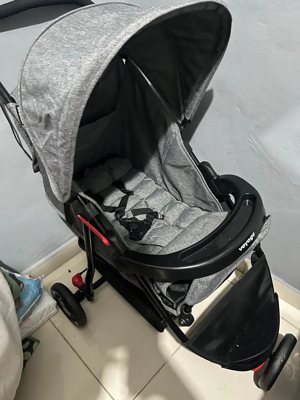 Carrinho de bebê com o bebê conforto, usado apenas uma vez  - Foto 3