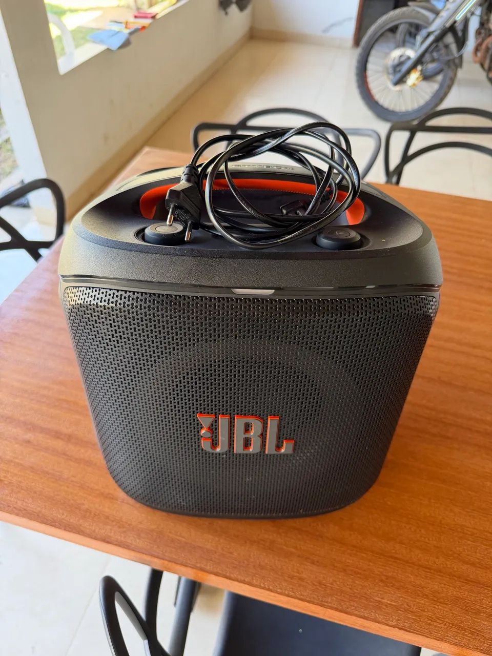 JBL - Praticamente Nova | R$ 1.300