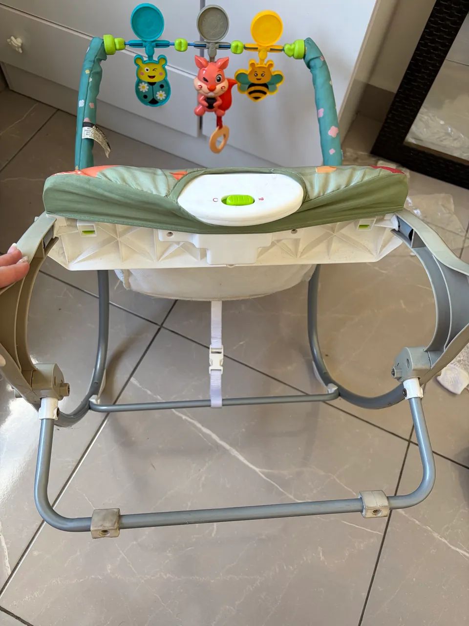 Cadeirinha de Descanso para Bebê com Vibração e Móbile - Foto 2