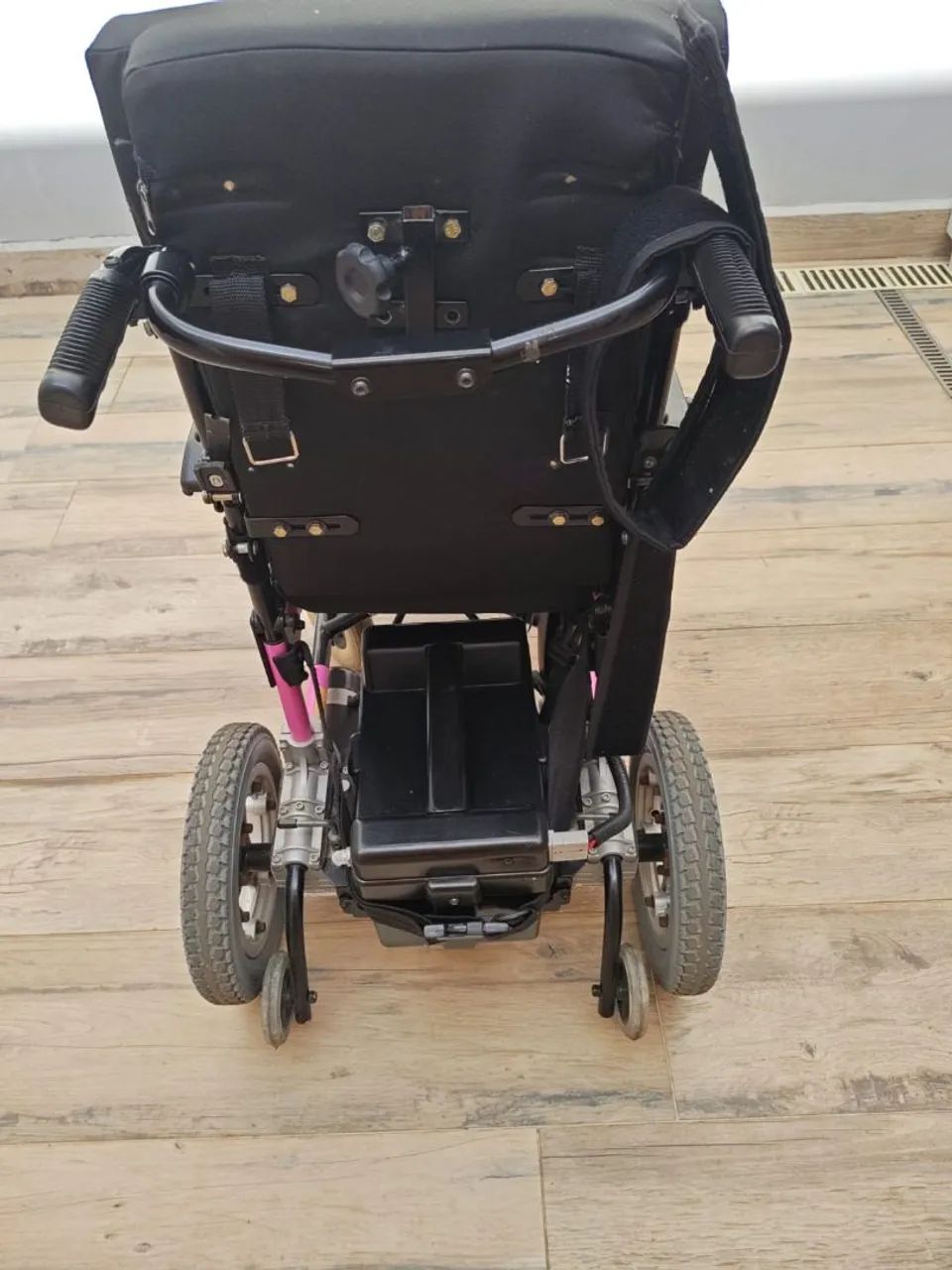 Cadeira de Rodas motorizada E4 - Ortobras<br>Fabricante: Ortobras - Foto 3