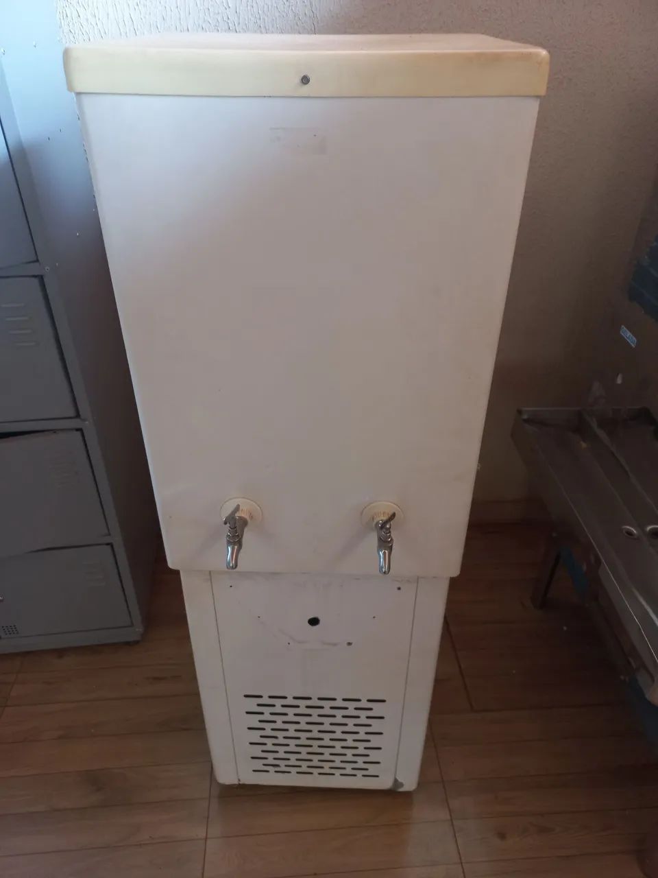 Bebedouro industrial Venâncio 100 litros 