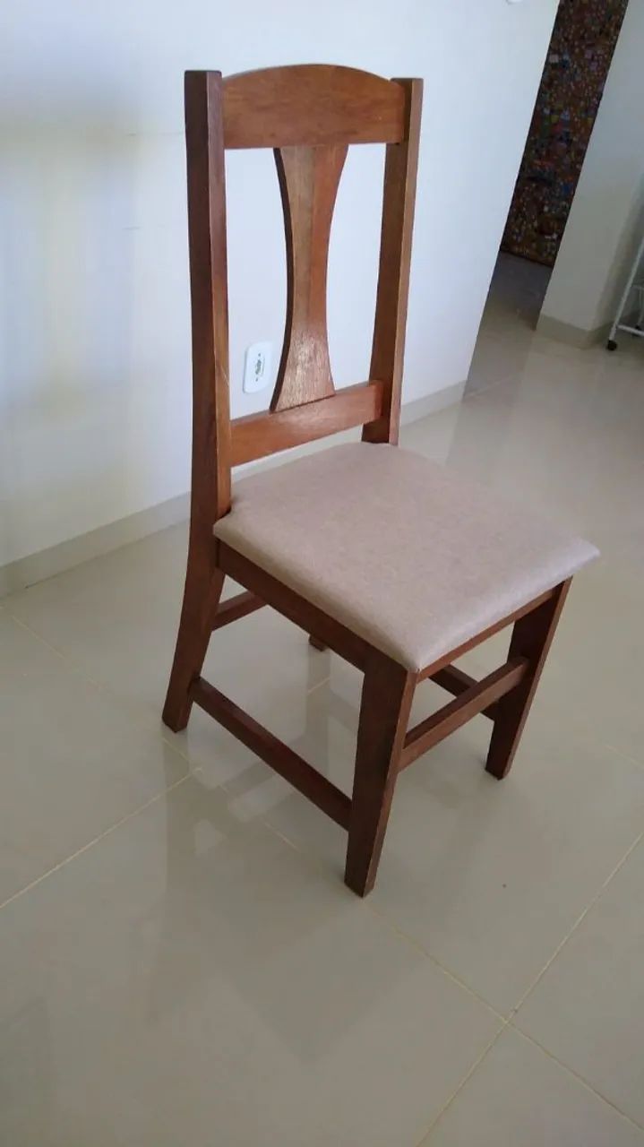 Cadeiras de madeira 