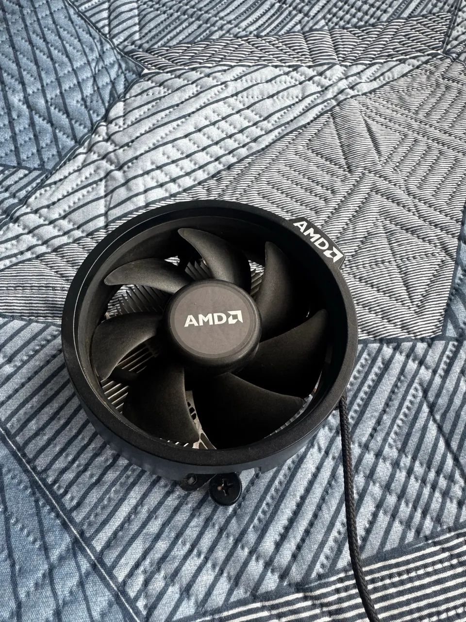 AMD Wraith Stealth (Cooler box padrão do Ryzen 5 3600) - Peças de