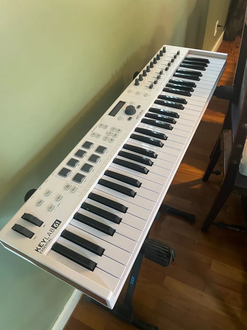 Controlador Arturia Keylab Essencial 61 - Instrumentos musicais