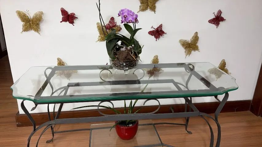Mesa de centro em ferro trabalhado e vidro 10 mm trabalhado - ótima para qualquer ambiente - Foto 4