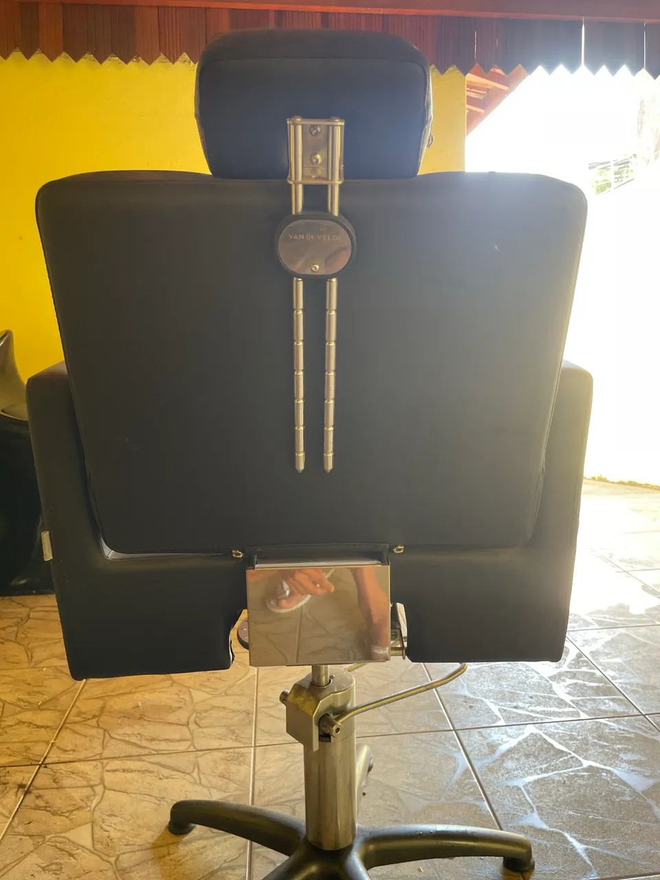 VENDO CADEIRA PARA BARBEARIA  - Foto 2