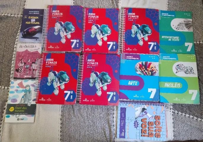 Livros escolares colégio Elite Rede de Ensino 7° ano