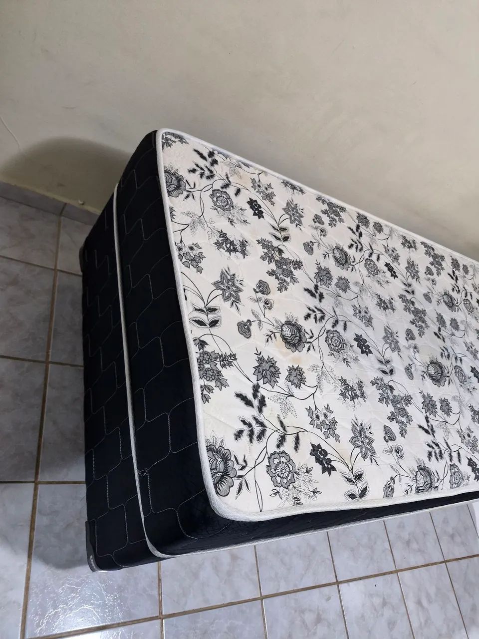Vende-se 2 camas box de solteiro  - Foto 4