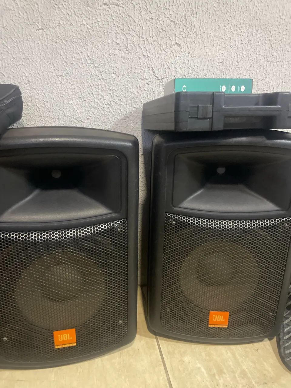 Caixa ativa jbl 12 polegadas 