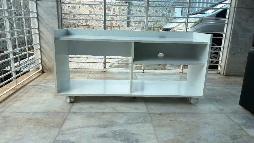 Rack de TV branco com rodas - Foto 3