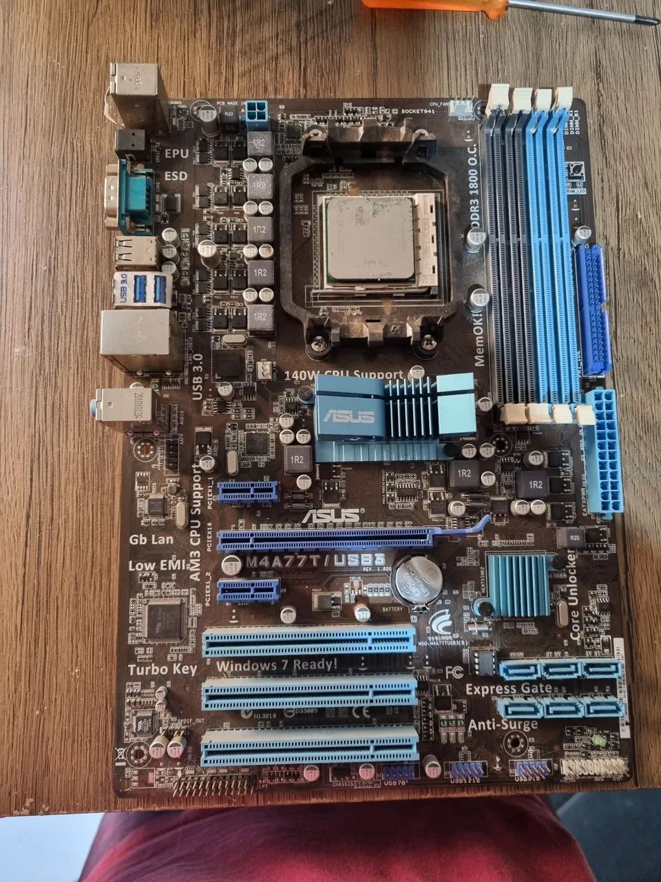 AM3 ASUS M4A77T/USB3  DDR3  - Foto 2