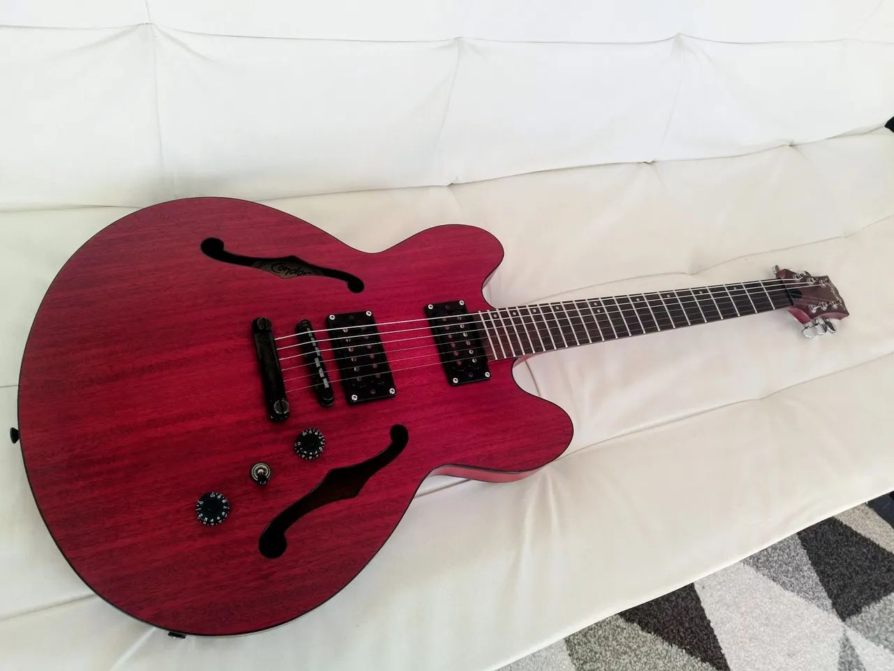 Semi acústica Condor JC 501 RED 