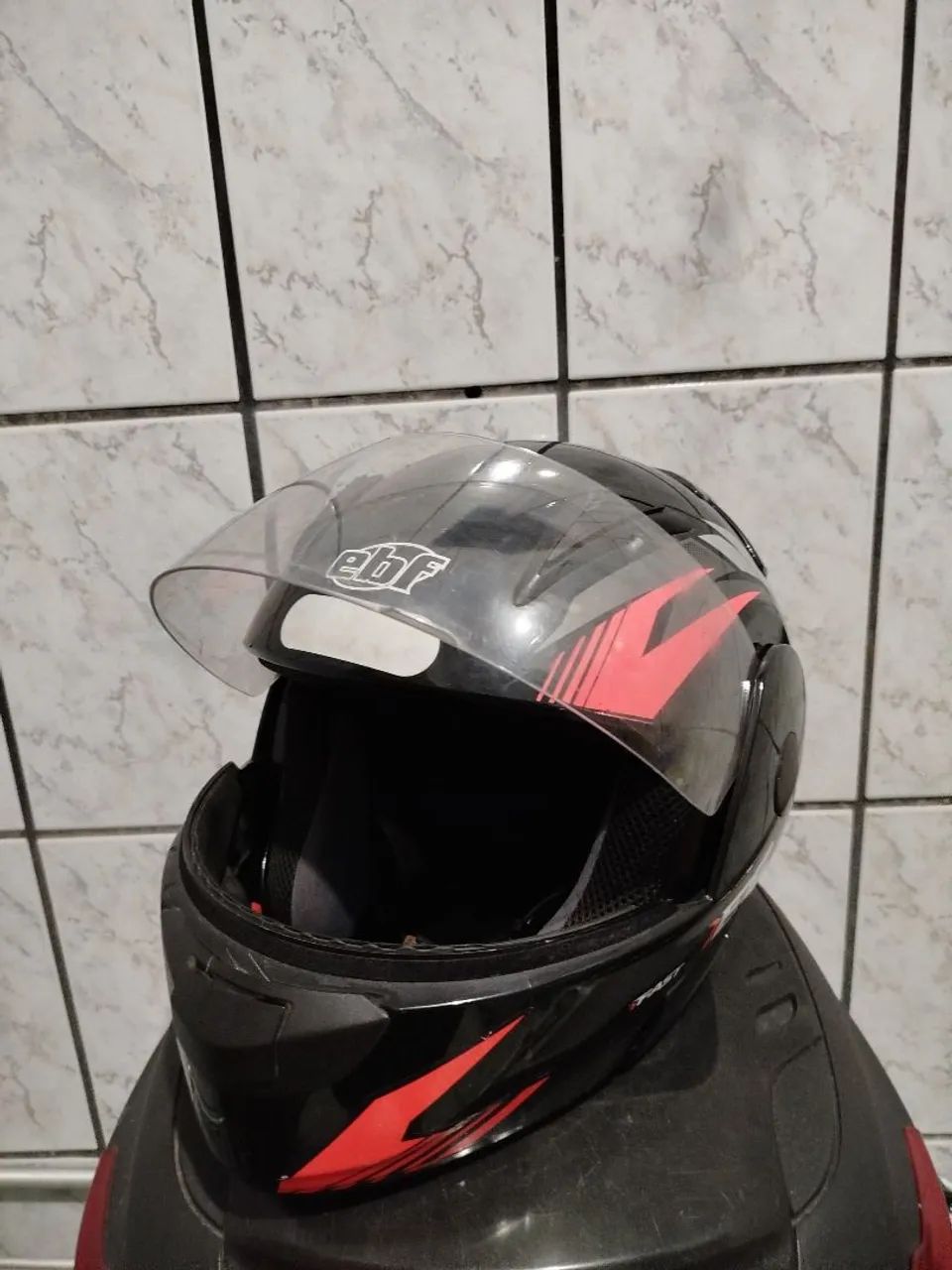 VENDO CAPA DE CHUVA + CAPACETES - Foto 5