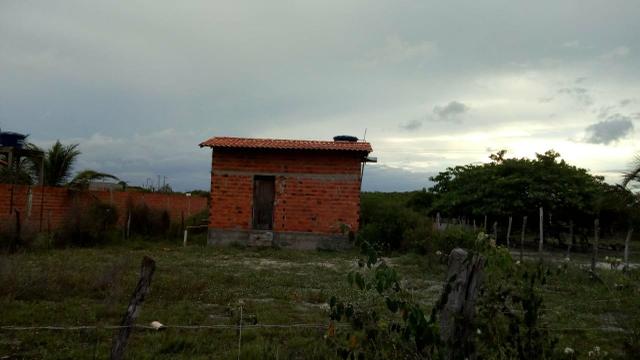 Vendo terreno com uma casa pequena dentro. Preço negociável! - Foto 3