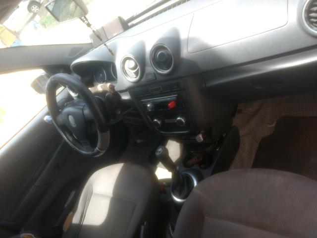 Vendo um Voyage - Foto 2