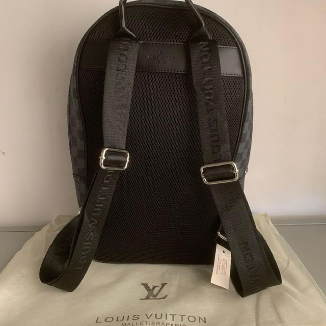 Mochila Louis Vuitton preta couro top - Bolsas, malas e mochilas - Santa  Cruz, Rio de Janeiro 966950158