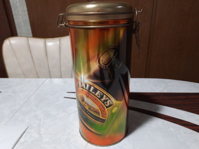 Embalagem metálica (lata) da bebida Beileys Original. Antiga.  - Foto 3