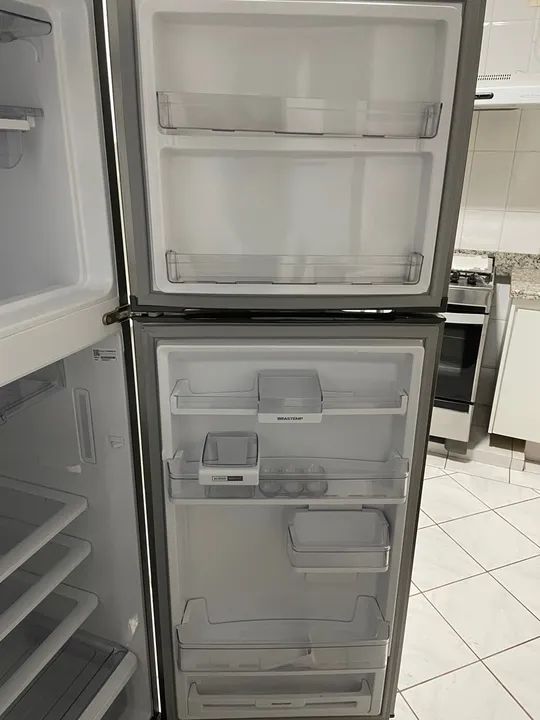 Geladeira Frost Free 375L inox Brastemp - Foto 3