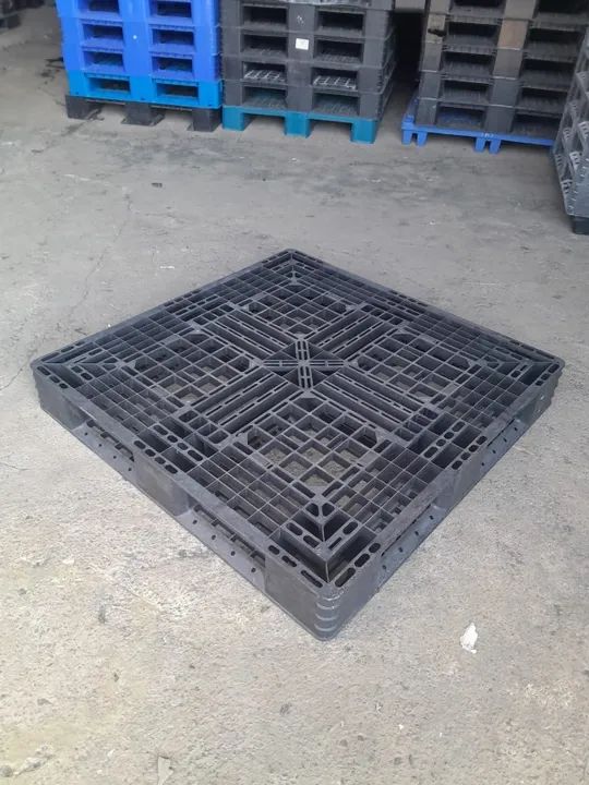Pallets de Plástico 110x110x15 Seminovo - Foto 3
