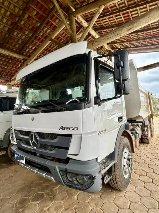 Atego 2730 6x4 caçamba basculante 